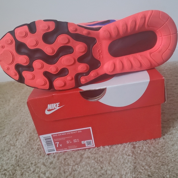 Nike Air Max 270 React (GS) - Picture 3 of 5